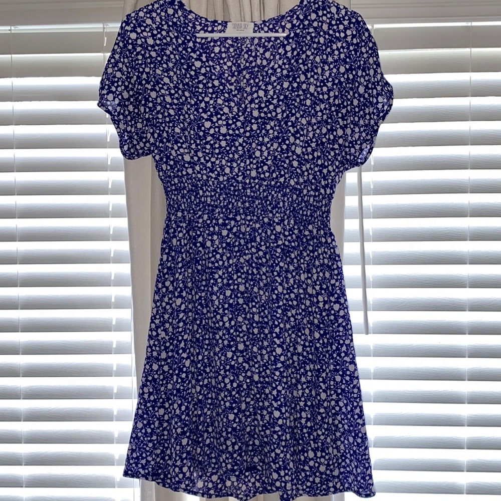 Super cute, flowy sienna sky dress. Worn once
